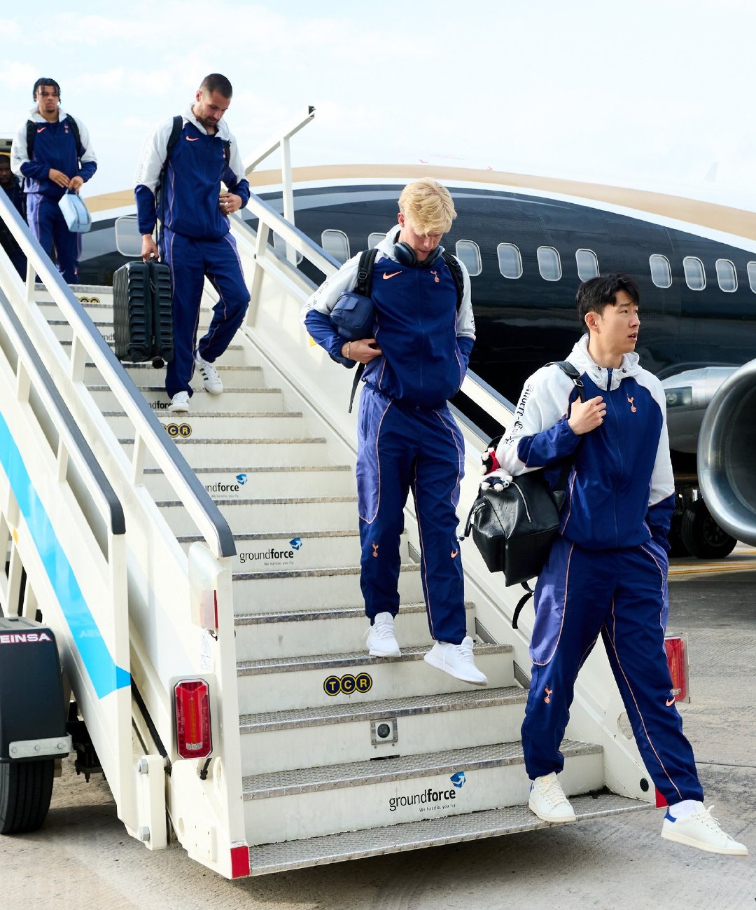 包含毕尔巴鄂竞技发布备战花絮，转会期状态回暖，西甲任务艰巨，控场能力受关注的词条