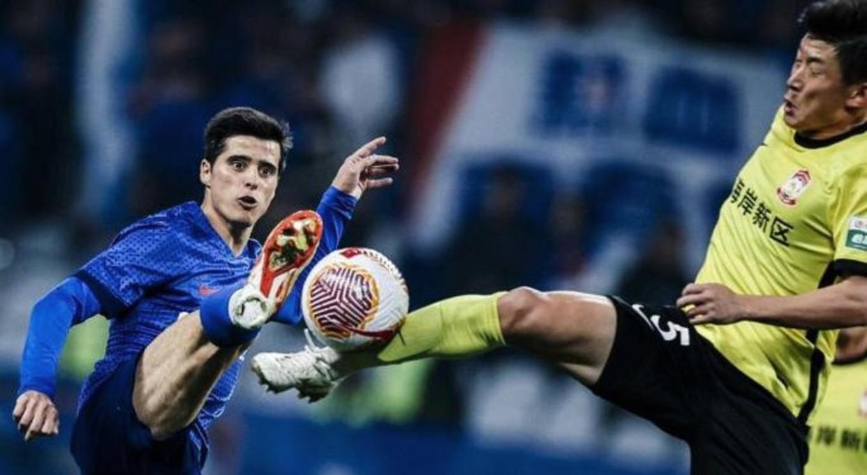 包含上海申花训练开放日，赛后再遭质疑引欢呼，欧冠在即，球探报告显示潜力的词条