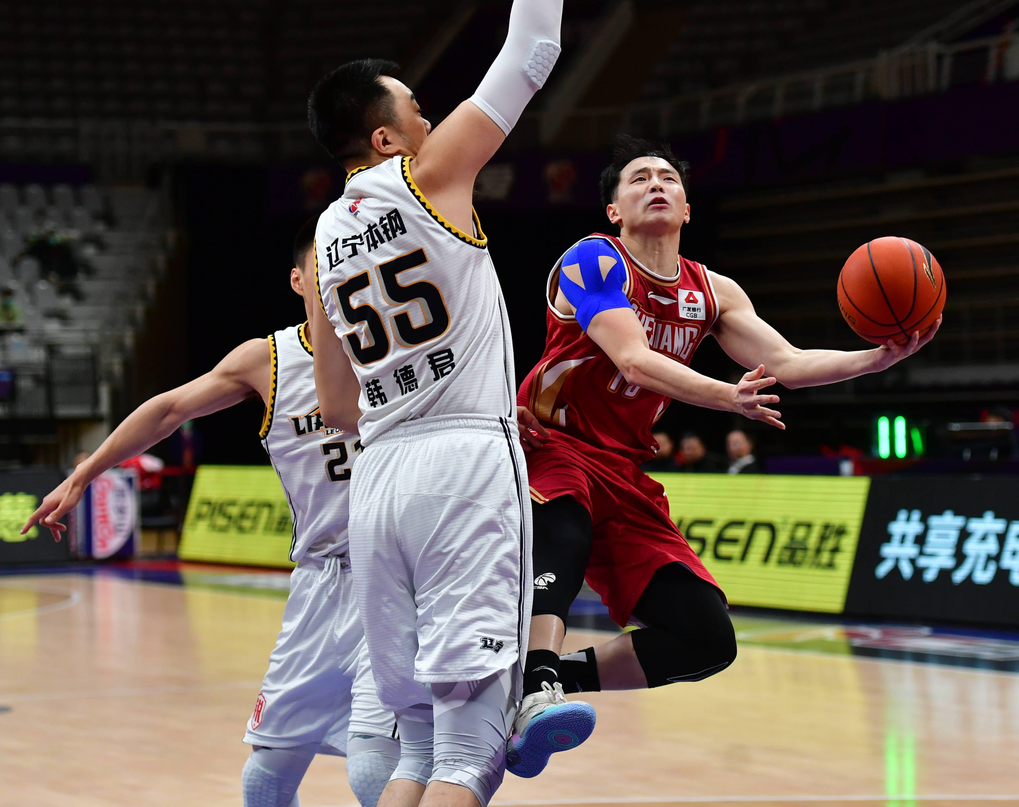 包含清晨浙江稠州备战CBA常规赛；手感冰凉细节曝光；态度坚定；训练强度明显提升的词条-kaiyun